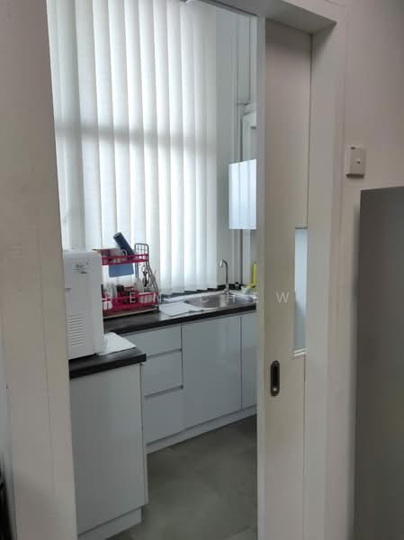 Tradehub 21, 18 Boon Lay Way, 1,518 sqft, Light Industrial (B1) For Sale, by Ben Chew, 500173357 - Kitchen - CommercialGuru.com.sg
