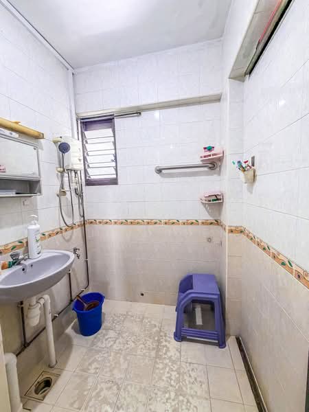 51 Sims Drive, 51 Sims Drive, 3 Bedrooms, 1,259 sqft, HDB Flat For Sale, by Mohammed Fiajudeen, 500173398 - Bathroom - PropertyGuru.com.sg