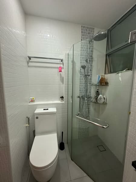 1 King Albert Park, 1 King Albert Park, 3 Bedrooms, 1,421 sqft, Condominium For Rent, by Jeremy Tan, 500173413 - Bathroom - PropertyGuru.com.sg