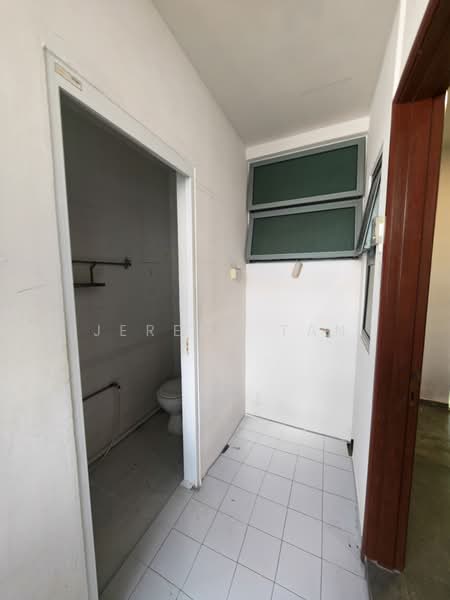 1 King Albert Park, 1 King Albert Park, 3 Bedrooms, 1,421 sqft, Condominium For Rent, by Jeremy Tan, 500173413 - Yard & WC - PropertyGuru.com.sg