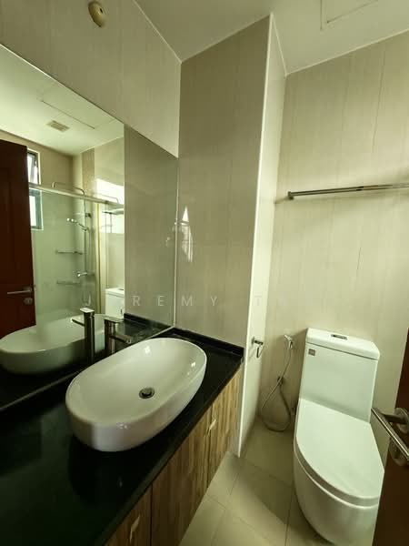 1 King Albert Park, 1 King Albert Park, 3 Bedrooms, 1,421 sqft, Condominium For Rent, by Jeremy Tan, 500173413 - Master Bathroom - PropertyGuru.com.sg