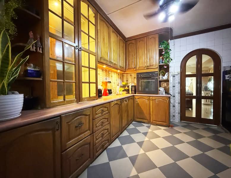 842H Tampines Street 82, 842H Tampines Street 82, 3 Bedrooms, 1,377 sqft, HDB Flat For Sale, by Rizal Rosley, 500173414 - Kitchen - PropertyGuru.com.sg