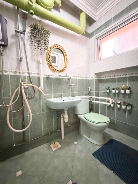 842H Tampines Street 82, 842H Tampines Street 82, 3 Bedrooms, 1,377 sqft, HDB Flat For Sale, by Rizal Rosley, 500173414 - Bathroom - PropertyGuru.com.sg