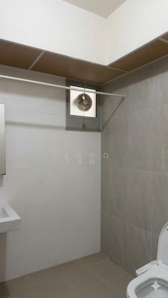 613A Tampines North Drive 1, 613A Tampines North Drive 1, 2 Bedrooms, 742 sqft, HDB Flat For Sale, by Tango Tan, 500173437 - Bathroom - PropertyGuru.com.sg