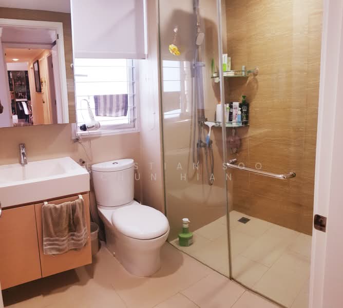 Waterview, 81 Tampines Avenue 1, 4 Bedrooms, 1,195 sqft, Condominium For Rent, by Sebastian Soo Chun Hian, 500173457 - Bathroom - PropertyGuru.com.sg