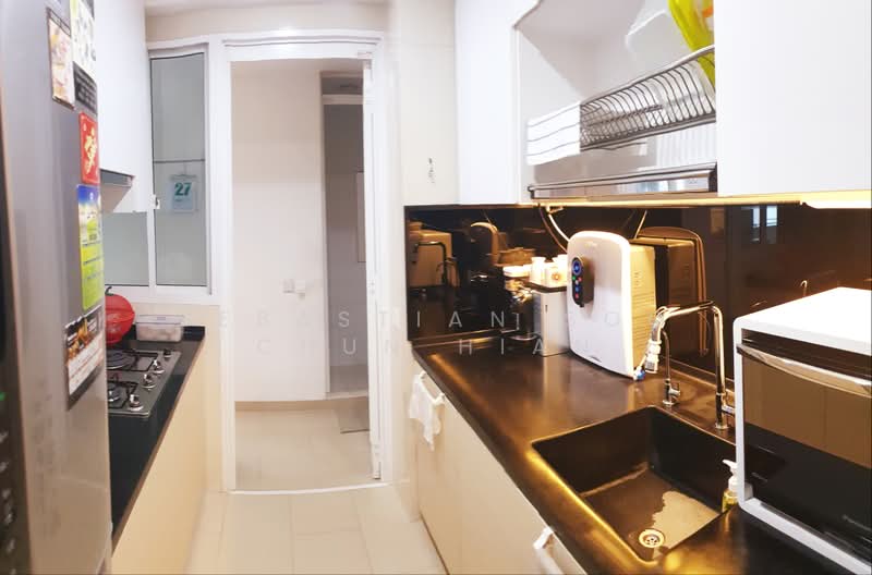 Waterview, 81 Tampines Avenue 1, 4 Bedrooms, 1,195 sqft, Condominium For Rent, by Sebastian Soo Chun Hian, 500173457 - Kitchen - PropertyGuru.com.sg