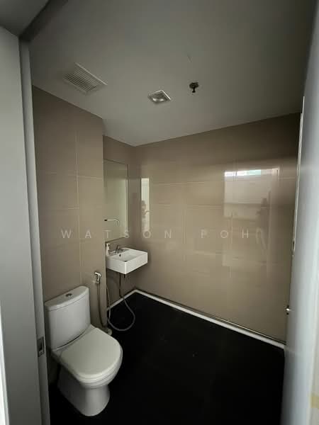 HH @ Kallang, 55 Kallang Pudding Road, 1,927 sqft, Light Industrial (B1) For Sale, by Watson Poh, 500173473 - Bathroom - CommercialGuru.com.sg