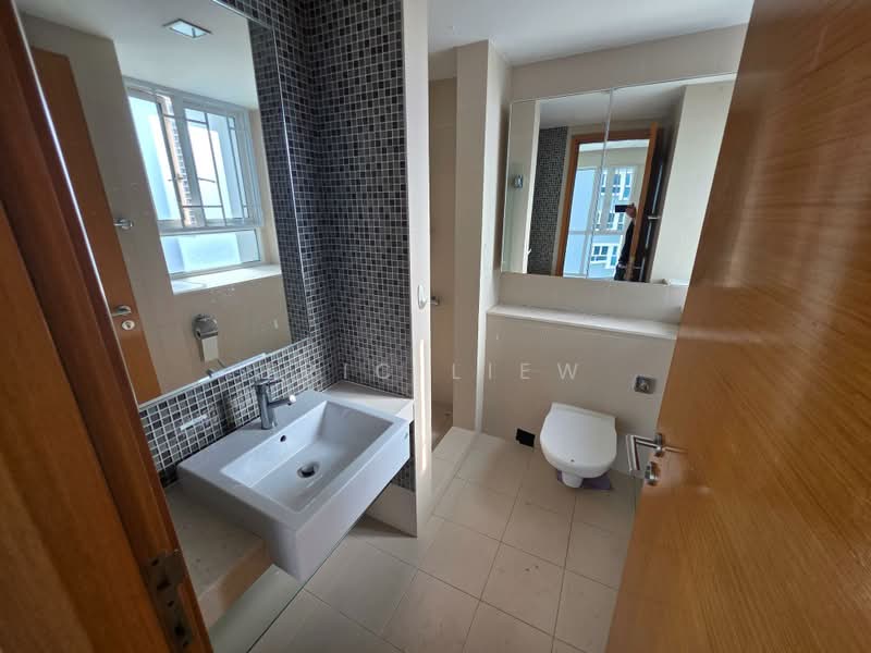 Mera Springs, 83 Carlisle Road, 2 Bedrooms, 1,066 sqft, Condominium For Sale, by Eric Liew, 500173480 - Bathroom - PropertyGuru.com.sg