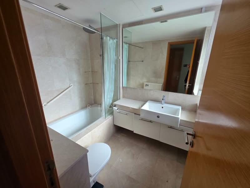 Mera Springs, 83 Carlisle Road, 2 Bedrooms, 1,066 sqft, Condominium For Sale, by Eric Liew, 500173480 - Bathroom - PropertyGuru.com.sg