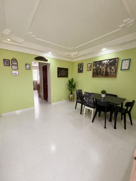 880A Tampines Avenue 8, 880A Tampines Avenue 8, 3 Bedrooms, 1,119 sqft, HDB Flat For Sale, by Malek Aziz, 500173484 - Living Room - PropertyGuru.com.sg