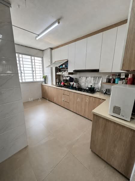880A Tampines Avenue 8, 880A Tampines Avenue 8, 3 Bedrooms, 1,119 sqft, HDB Flat For Sale, by Malek Aziz, 500173484 - Kitchen - PropertyGuru.com.sg