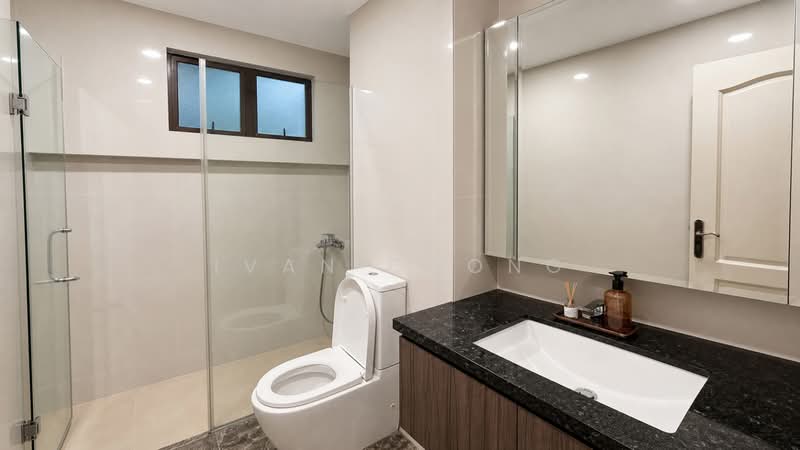 Tanglin Park, 5B Ridley Park, 3 Bedrooms, 1,604 sqft, Condominium For Rent, by Ivan Chong, 500173485 - Renovated Common Bathroom - PropertyGuru.com.sg