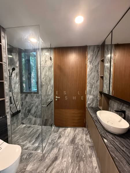 Grange 1866, 74 Grange Rd, 2 Bedrooms, 710 sqft, Condominium For Sale, by James Lim Yuan Sheng, 500173529 - Bathroom - PropertyGuru.com.sg