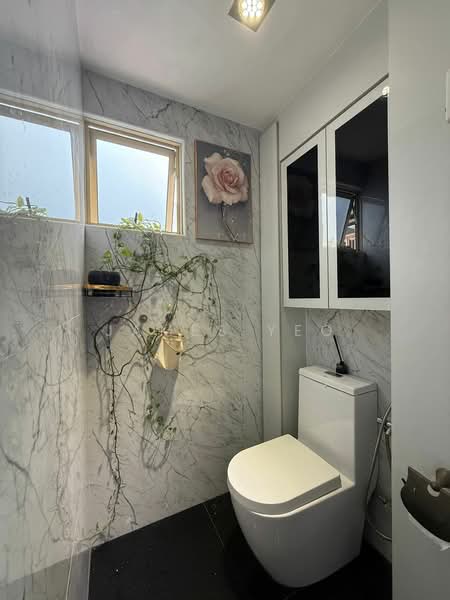 534 Bukit Batok Street 51, 534 Bukit Batok Street 51, 2 Bedrooms, 743 sqft, HDB Flat For Sale, by James Yeo, 500173532 - Bathroom - PropertyGuru.com.sg