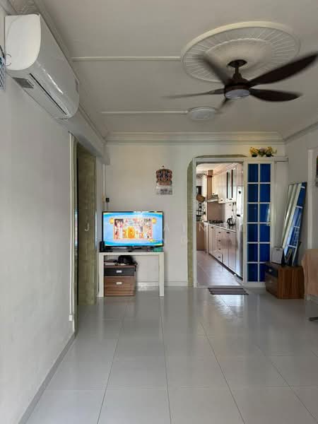 406 Tampines Street 41, 406 Tampines Street 41, Room Rental, 250 sqft, HDB Flat For Rent, by Jermaine Seng, 500173545 - Living Room - PropertyGuru.com.sg