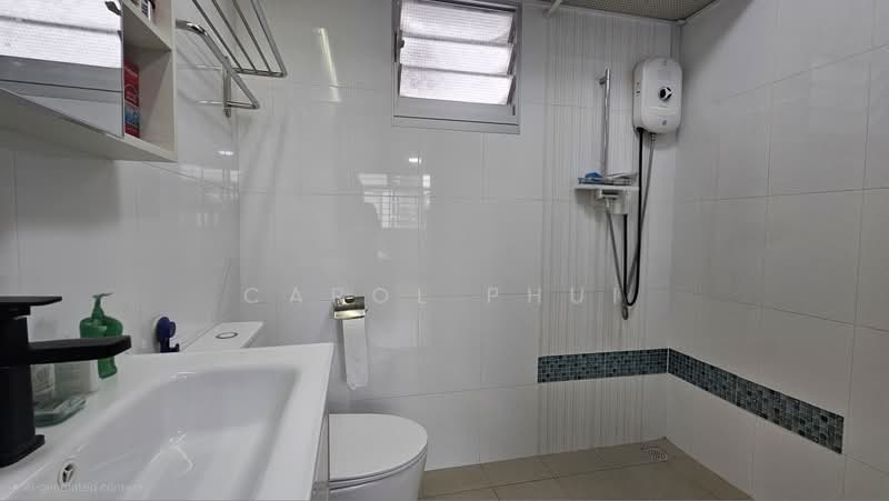 439A Bukit Batok West Avenue 8, 439A Bukit Batok West Avenue 8, 3 Bedrooms, 1,001 sqft, HDB Flat For Sale, by Carol Phui, 500173560 - Bathroom - PropertyGuru.com.sg