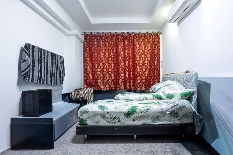 622 Senja Road, 622 Senja Road, 3 Bedrooms, 968 sqft, HDB Flat For Sale, by Zameer Serlan, 500173581 - Master Bedroom - PropertyGuru.com.sg