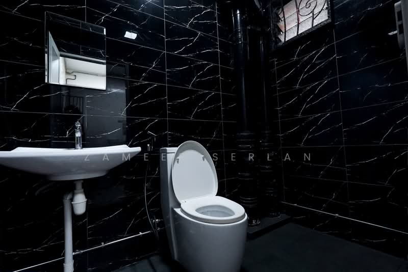 622 Senja Road, 622 Senja Road, 3 Bedrooms, 968 sqft, HDB Flat For Sale, by Zameer Serlan, 500173581 - Common Bathroom - PropertyGuru.com.sg