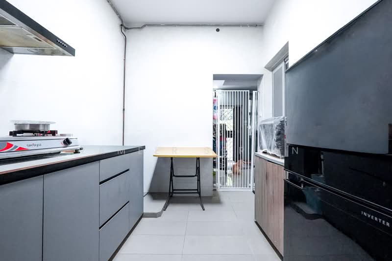 622 Senja Road, 622 Senja Road, 3 Bedrooms, 968 sqft, HDB Flat For Sale, by Zameer Serlan, 500173581 - Kitchen - PropertyGuru.com.sg
