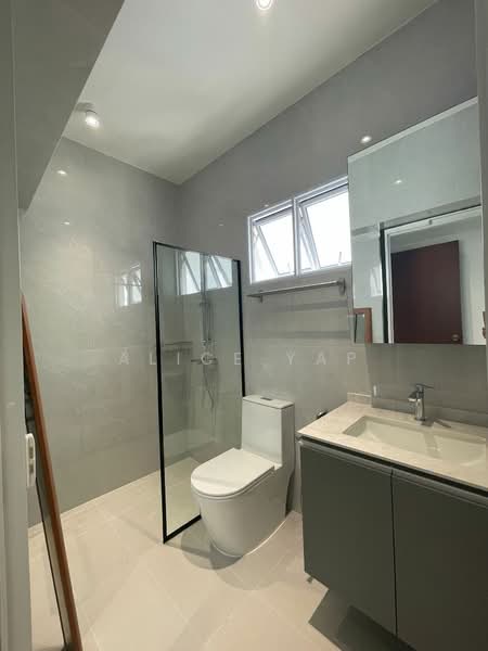 220B Bedok Central, 220B Bedok Central, 3 Bedrooms, 1,204 sqft, HDB Flat For Rent, by Alice Yap, 500173593 - Bathroom - PropertyGuru.com.sg