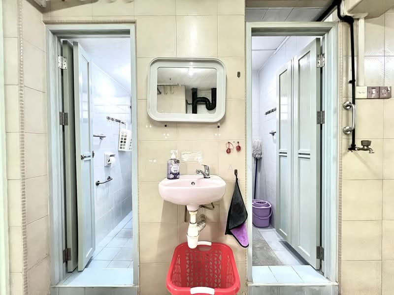 128 Kim Tian Road, 128 Kim Tian Road, 3 Bedrooms, 947 sqft, HDB Flat For Sale, by Keith Tang, 500173596 - Bathroom - PropertyGuru.com.sg