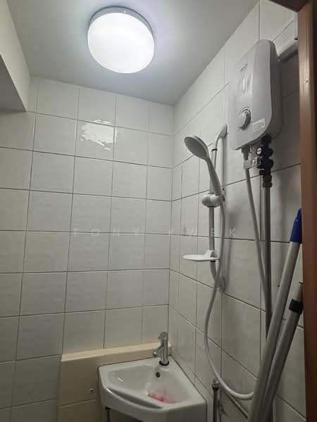 Woodsvale, 1 Woodlands Drive 72, Room Rental, 190 sqft, Condominium For Rent, by Tony Kwek, 500173603 - Bathroom - PropertyGuru.com.sg