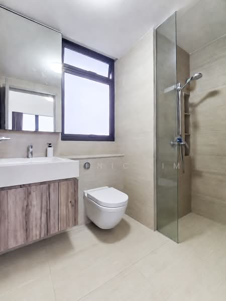 The Garden Residences, 9 Serangoon North View, 3 Bedrooms, 797 sqft, Condominium For Sale, by Dominic Lim, 500173611 - Master Bathroom - PropertyGuru.com.sg