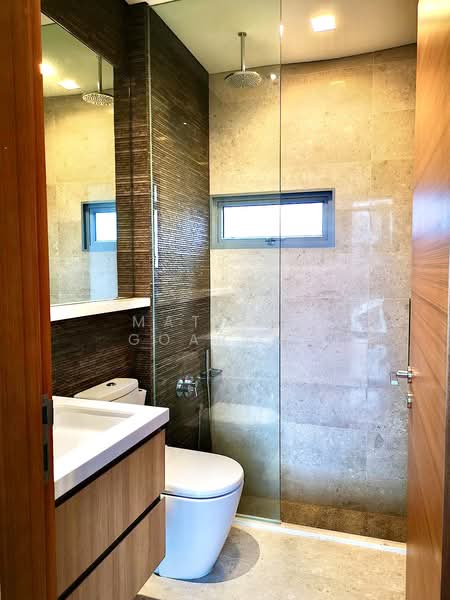 Woodhaven, 71 Woodgrove Avenue, 3 Bedrooms, 1,119 sqft, Condominium For Sale, by Mathieu GOARANT, 500173614 - Bathroom - PropertyGuru.com.sg