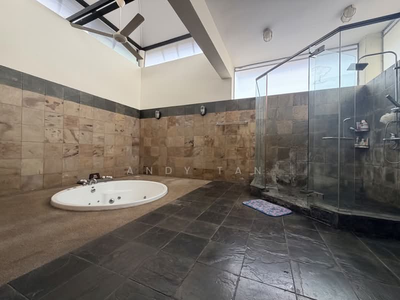 Pinewood I Woodgrove I Oakwood I Cedarwood | Beechwood, Pinewood Grove, 6 Bedrooms, 7,000 sqft, Detached House For Sale, by Andy Tan, 500173617 - Master Bathroom - PropertyGuru.com.sg