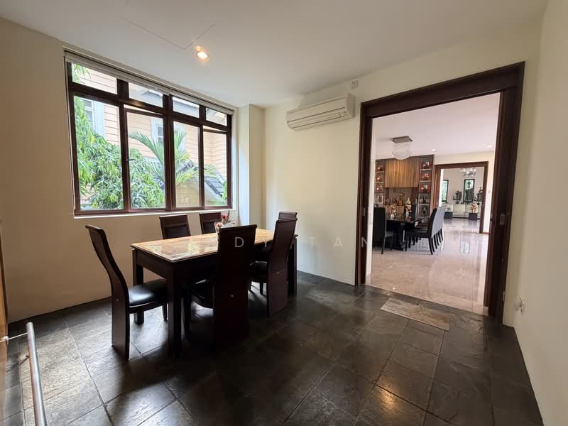 Pinewood I Woodgrove I Oakwood I Cedarwood | Beechwood, Pinewood Grove, 6 Bedrooms, 7,000 sqft, Detached House For Sale, by Andy Tan, 500173617 - Dining Room - PropertyGuru.com.sg