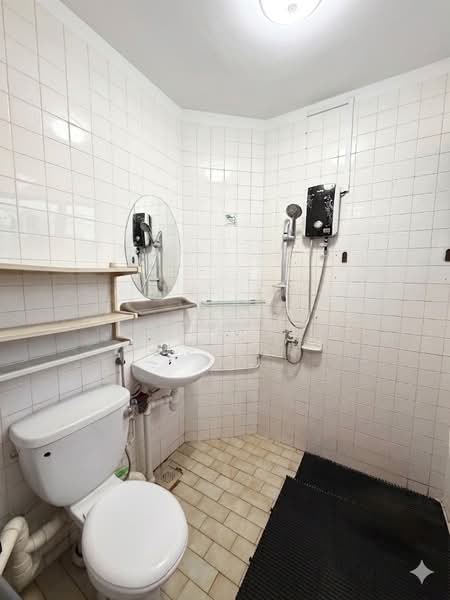 123 Marsiling Rise, 123 Marsiling Rise, 3 Bedrooms, 1,302 sqft, HDB Flat For Sale, by James Yeo, 500173625 - Bathroom - PropertyGuru.com.sg