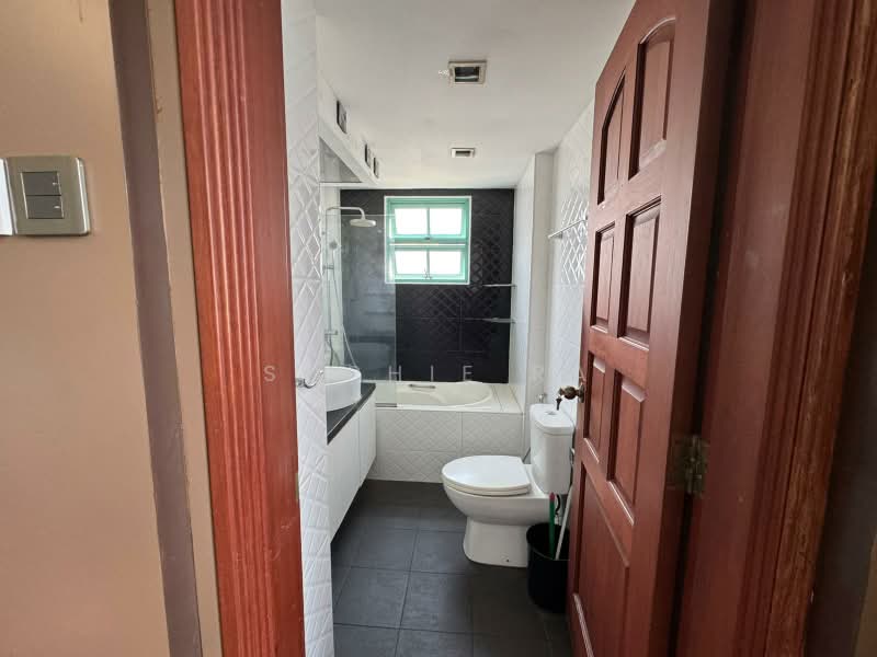Ballota Park Condo, 162 Mariam Way, 3 Bedrooms, 1,431 sqft, Condominium For Rent, by Sophie RA, 500173630 - Bathroom - PropertyGuru.com.sg