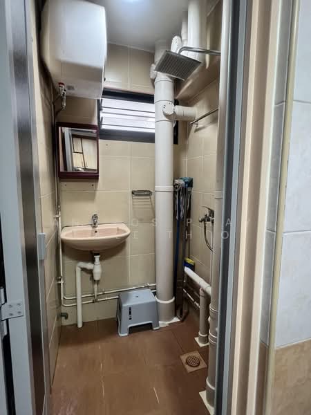 2 Tanjong Pagar Plaza, 2 Tanjong Pagar Plaza, 2 Bedrooms, 635 sqft, HDB Flat For Rent, by Andros Phay Swee Thio, 500173632 - Bathroom - PropertyGuru.com.sg