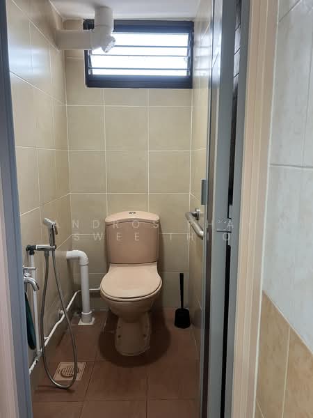 2 Tanjong Pagar Plaza, 2 Tanjong Pagar Plaza, 2 Bedrooms, 635 sqft, HDB Flat For Rent, by Andros Phay Swee Thio, 500173632 - Bathroom - PropertyGuru.com.sg