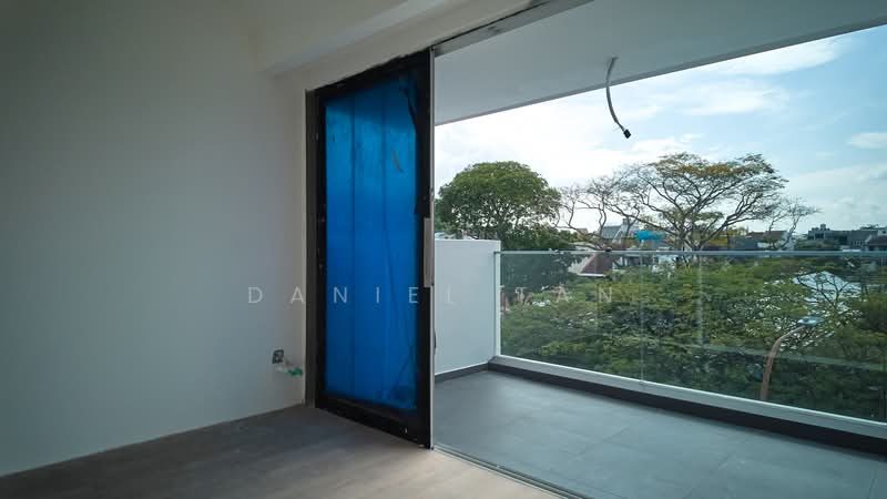 Brand-New Inter | Within 1KM to St. Nicholas Girls' | Near Mayflower MRT, Seraya Crescent, Nemesu Avenue, Casuarina Walk, Casuarina Road, 6 Bedrooms, 3,649 sqft, Terraced House For Sale, by Daniel Tan, 500173646 - Balcony - PropertyGuru.com.sg