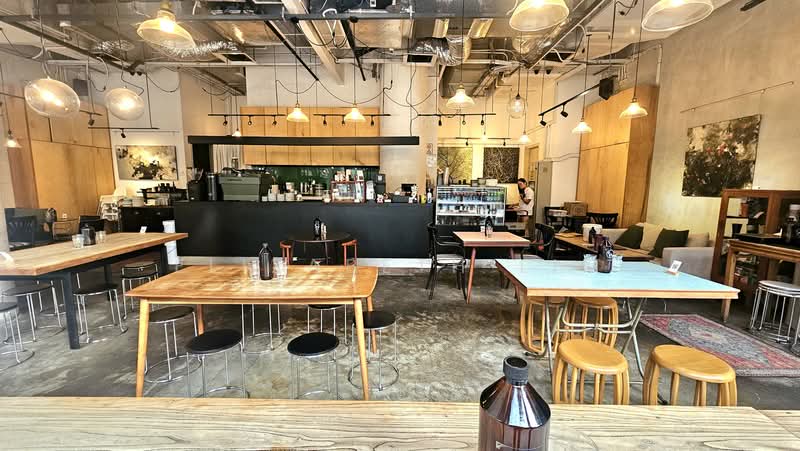 F&B⭐Cafes⭐Desserts⭐High Footfall⭐Wide Frontage⭐Visibility⭐Residential Area⭐Mins to Lavender MRT, , 450 sqft, Food & Beverage For Rent, by Elizabeth Lim, 500173651 - Interior - CommercialGuru.com.sg