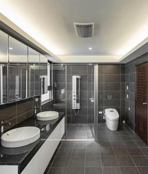 International Plaza, 10 Anson Road, 2,357 sqft, Office For Sale, by Clarie Lim, 500173653 - Bathroom - CommercialGuru.com.sg