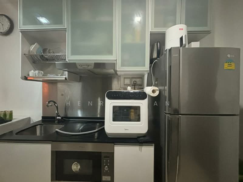 Kovan Grandeur, 118 Tampines Road, Studio, 366 sqft, Condominium For Rent, by Henry Ruan, 500173660 - Kitchen - PropertyGuru.com.sg