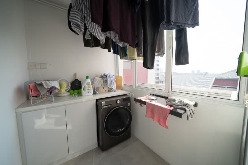 254 Bishan Street 22, 254 Bishan Street 22, 3 Bedrooms, 1,249 sqft, HDB Flat For Sale, by Gerald Ng, 500173673 - Balcony - PropertyGuru.com.sg