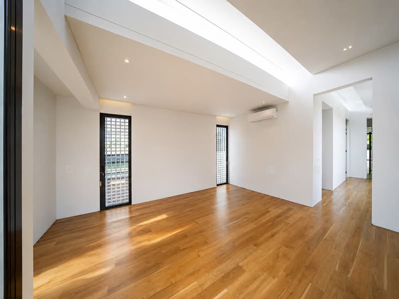 ⭐️JUST TOP BRAND NEW 2.5-STY DETACHED | 1KM OF HENRY PARK PRIMARY SCHOOL | NEAR DOVER MRT & MARKET⭐️, Jalan Kebaya Holland Grove Mount Sinai Moonbeam Henry Park Jelita Istimewa Tenang Tan Boon Chong Pelangi Harum Sampurna Greenleaf Ming Teck Sixth Avenue Namly Lim Tai See Ampang Lotus Lasia Lemon Lily Redwood Maple Fir Cypress Cherry Oak Coronation, 7 Bedrooms, 10,300 sqft, Detached House For Sale, by Damian Tan 陈係赈, 500173689 - Master Bedrooom - PropertyGuru.com.sg