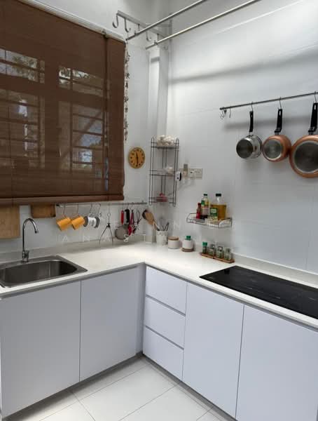 Charming 3+attic Storey Terrace @ Jalan Pintau Jalan Hari Raya Jalan Isnin Jalan Minggu, Rare! Cheap Terrace House at Bishan Jalan Minggu, 4 Bedrooms, 3,000 sqft, Terraced House For Sale, by Jeannie Anastasia Koe 高晶晶, 500173697 - Kitchen - PropertyGuru.com.sg