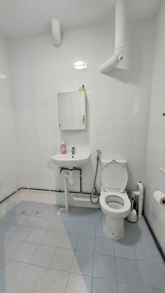 116 Pending Road, 116 Pending Road, Room Rental, 120 sqft, HDB Flat For Rent, by Eugene Koh, 500173700 - Bathroom - PropertyGuru.com.sg
