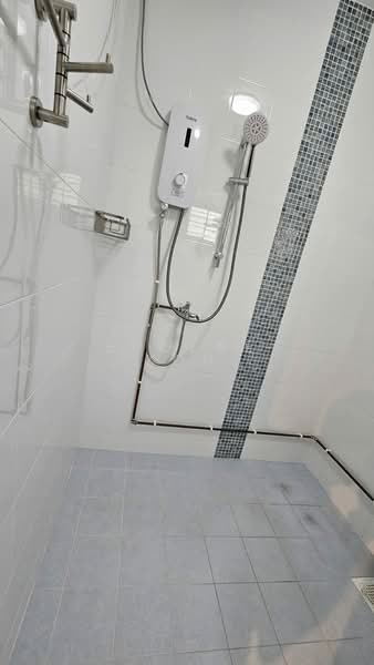 116 Pending Road, 116 Pending Road, Room Rental, 120 sqft, HDB Flat For Rent, by Eugene Koh, 500173700 - Bathroom - PropertyGuru.com.sg