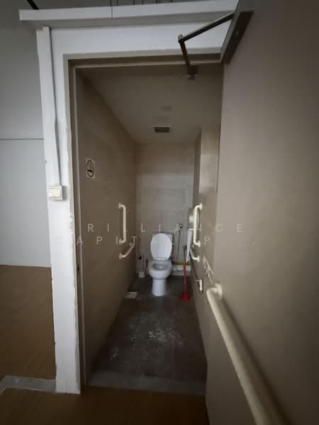 Hexacube, 160 Changi Road, 409 sqft, Mall Shop For Rent, by MJ ZHUO, 500173703 - Bathroom - CommercialGuru.com.sg