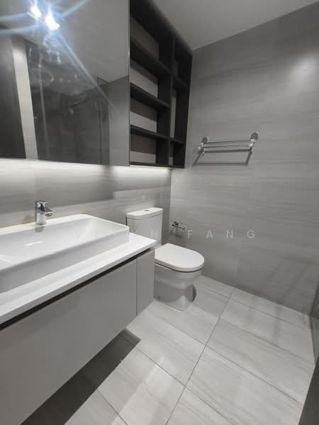 Lake Grande, 6 Jurong Lake Link, 2 Bedrooms, 775 sqft, Condominium For Sale, by Evelyn Fang, 500173712 - Common Bathroom - PropertyGuru.com.sg