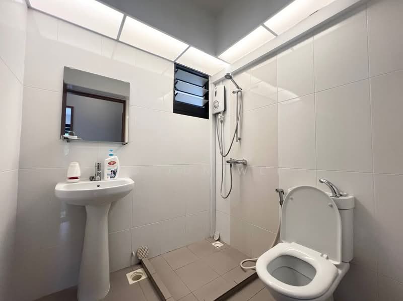 467A Bukit Batok West Avenue 9, 467A Bukit Batok West Avenue 9, 3 Bedrooms, 1,001 sqft, HDB Flat For Sale, by Ng Jun Wei, 500173731 - Bathroom - PropertyGuru.com.sg