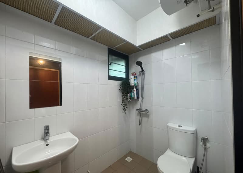 122B Punggol Edge, 122B Edgedale Plains, 2 Bedrooms, 732 sqft, HDB Flat For Sale, by Mo Alkaff, 500173739 - Bathroom - PropertyGuru.com.sg