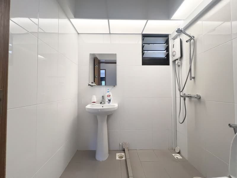 467A Bukit Batok West Avenue 9, 467A Bukit Batok West Avenue 9, 3 Bedrooms, 1,001 sqft, HDB Flat For Sale, by Reene Tok, 500173741 - Bathroom - PropertyGuru.com.sg
