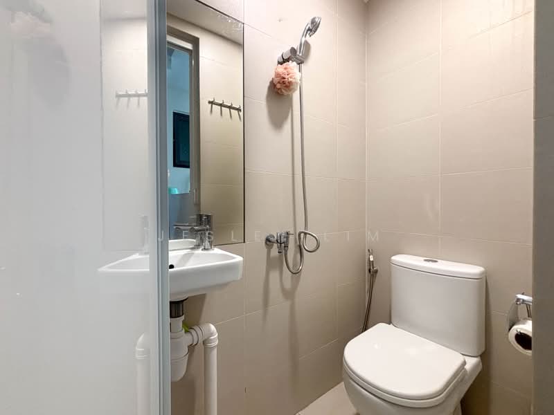 Treasure at Tampines, 1 Tampines Lane, 4 Bedrooms, 1,367 sqft, Condominium For Rent, by Jesley Lim, 500173744 - Bathroom - PropertyGuru.com.sg