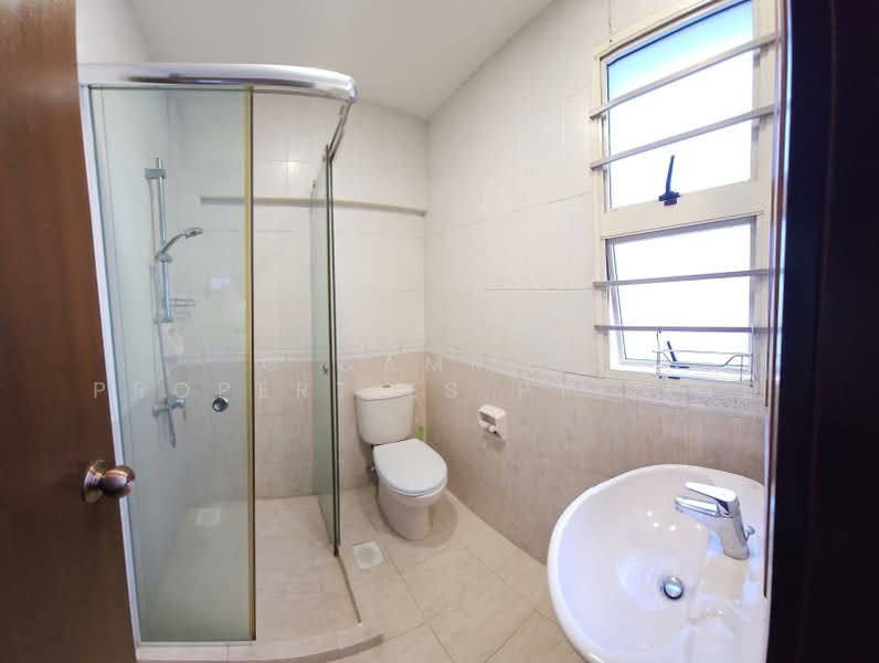 Verde Crescent, Verde Crescent, 5 Bedrooms, 2,800 sqft, Corner Terrace For Sale, by JACOB, 500173757 - Bathroom - PropertyGuru.com.sg